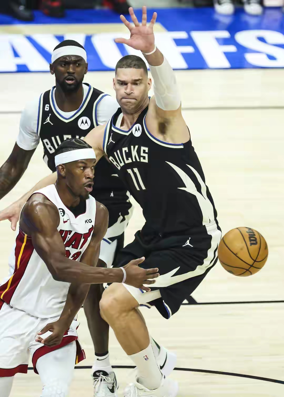 yihao-包含Ming连续十五场比赛得分超过突破纪录，雄鹿挑战极限！的词条